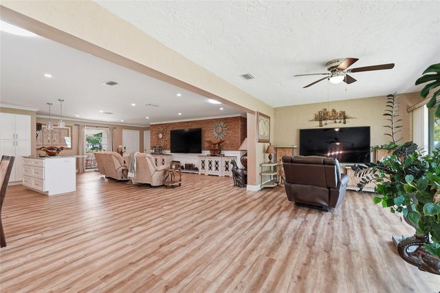 7101 FAIRWAY BEND CIRCLE, Sarasota, FL 34243