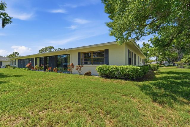 7101 FAIRWAY BEND CIRCLE, Sarasota, FL 34243