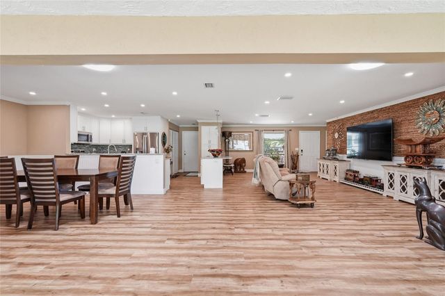 7101 FAIRWAY BEND CIRCLE, Sarasota, FL 34243