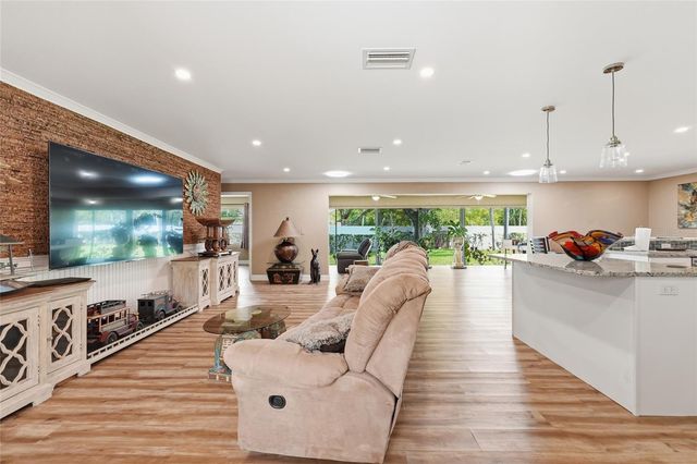 7101 FAIRWAY BEND CIRCLE, Sarasota, FL 34243