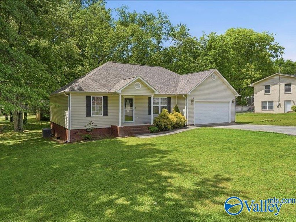 227 11th Place, Arab, AL 35016