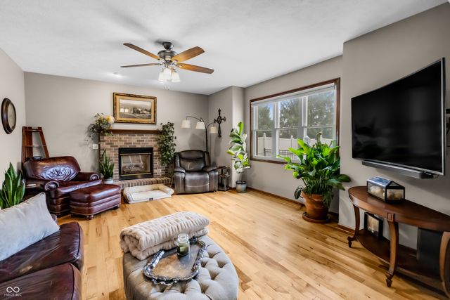 2033 Cheyenne Trail, Columbus, IN 47203