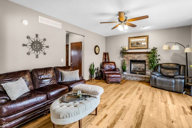 2033 Cheyenne Trail, Columbus, IN 47203