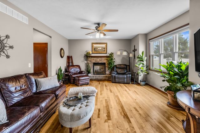 2033 Cheyenne Trail, Columbus, IN 47203