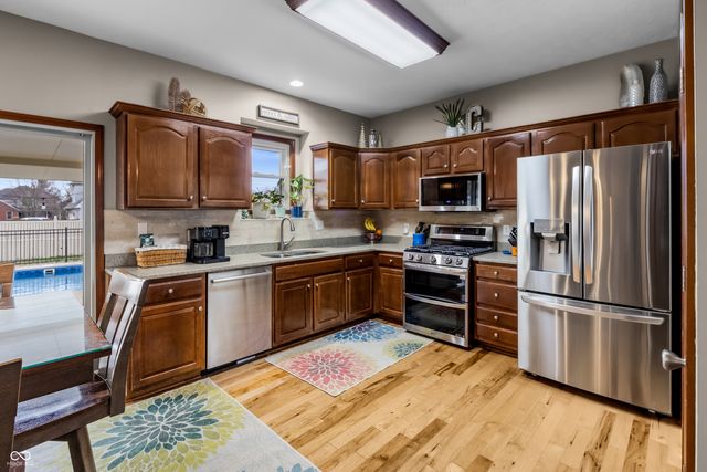 2033 Cheyenne Trail, Columbus, IN 47203