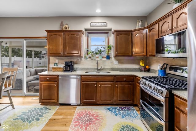 2033 Cheyenne Trail, Columbus, IN 47203