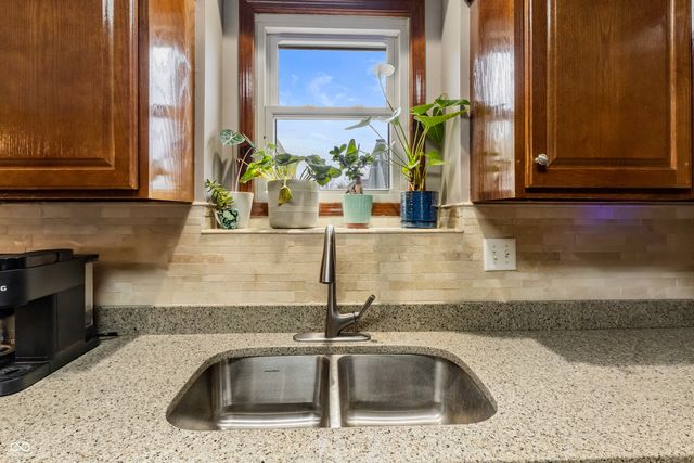 2033 Cheyenne Trail, Columbus, IN 47203