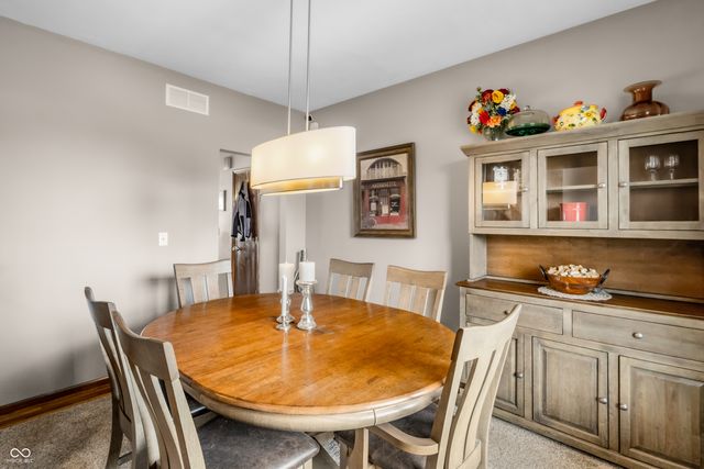 2033 Cheyenne Trail, Columbus, IN 47203