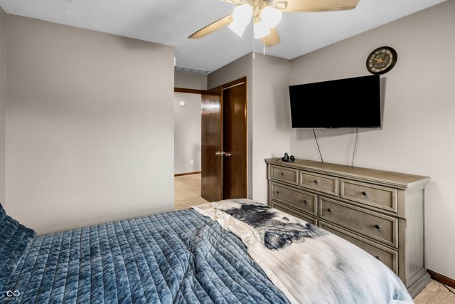 2033 Cheyenne Trail, Columbus, IN 47203