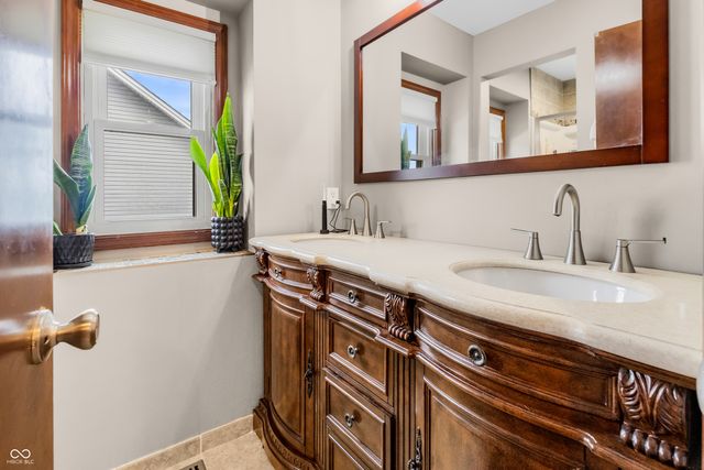 2033 Cheyenne Trail, Columbus, IN 47203