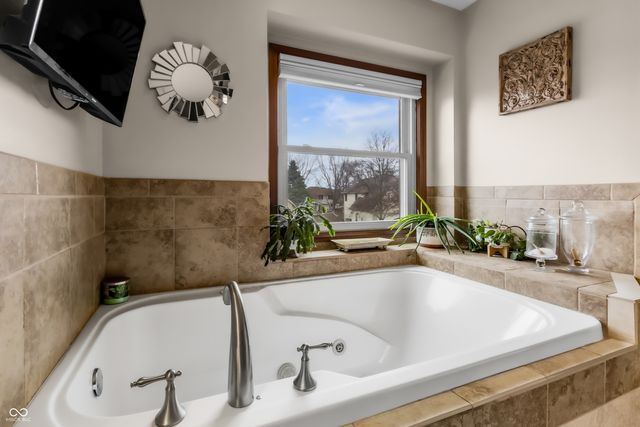 2033 Cheyenne Trail, Columbus, IN 47203