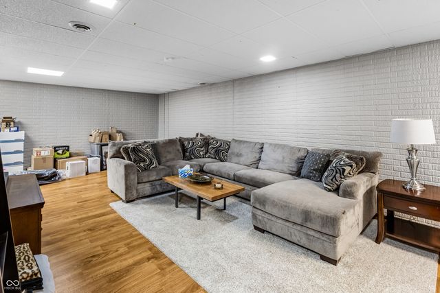 2033 Cheyenne Trail, Columbus, IN 47203