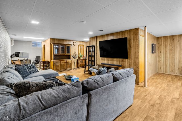 2033 Cheyenne Trail, Columbus, IN 47203