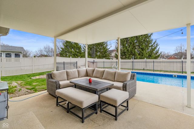 2033 Cheyenne Trail, Columbus, IN 47203