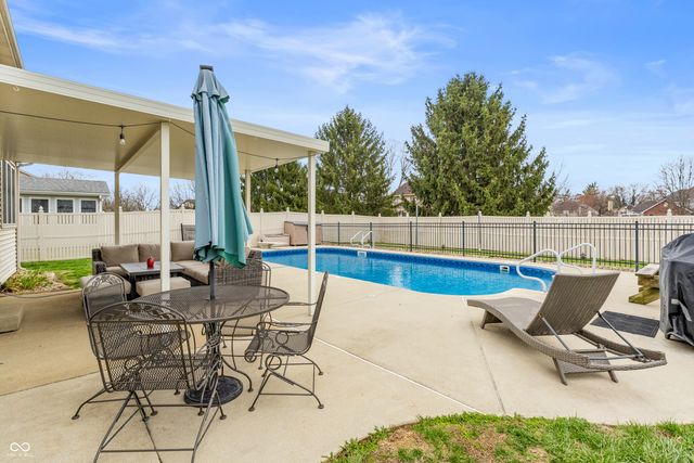 2033 Cheyenne Trail, Columbus, IN 47203