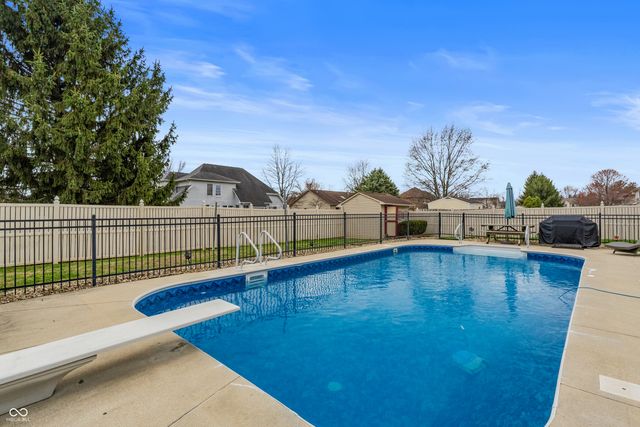 2033 Cheyenne Trail, Columbus, IN 47203