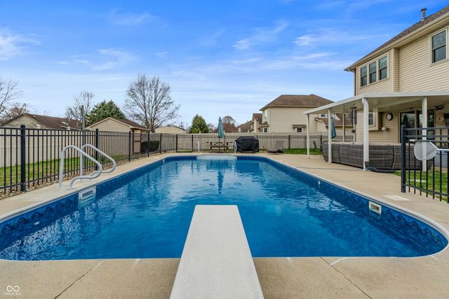 2033 Cheyenne Trail, Columbus, IN 47203