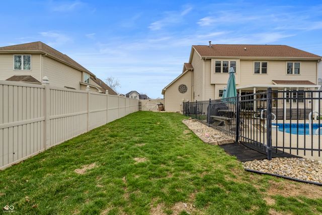 2033 Cheyenne Trail, Columbus, IN 47203