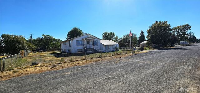69 Adrian Avenue NW, Soap Lake, WA 98851