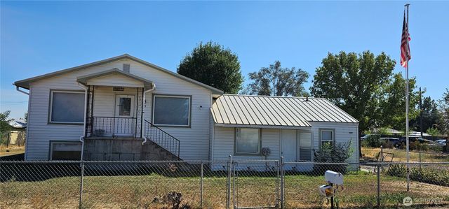 69 Adrian Avenue NW, Soap Lake, WA 98851