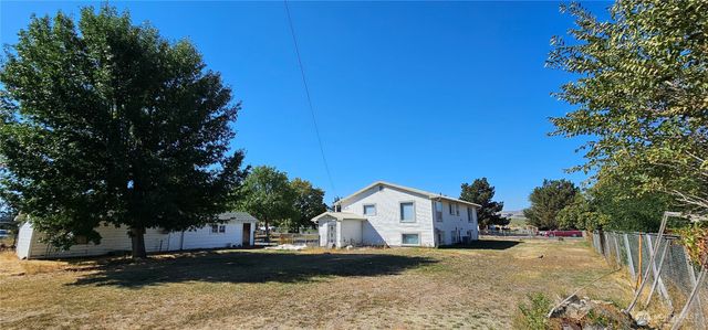 69 Adrian Avenue NW, Soap Lake, WA 98851