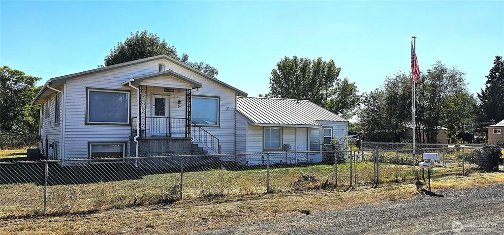69 Adrian Avenue NW, Soap Lake, WA 98851