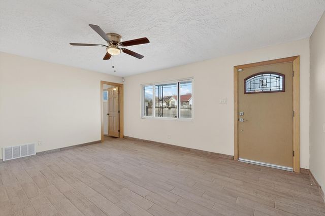 3926 Barcelona Road SW, Albuquerque, NM 87121