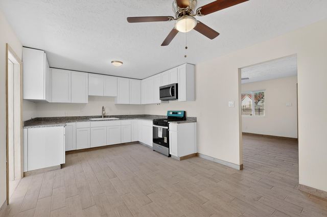 3926 Barcelona Road SW, Albuquerque, NM 87121