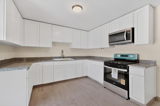 3926 Barcelona Road SW, Albuquerque, NM 87121