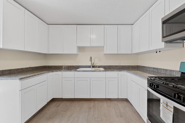 3926 Barcelona Road SW, Albuquerque, NM 87121