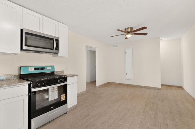 3926 Barcelona Road SW, Albuquerque, NM 87121