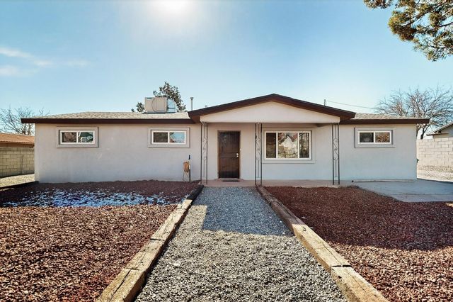 3926 Barcelona Road SW, Albuquerque, NM 87121