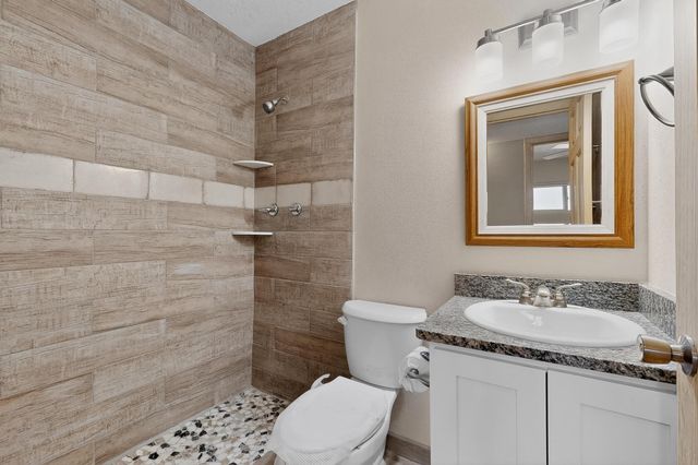 3926 Barcelona Road SW, Albuquerque, NM 87121