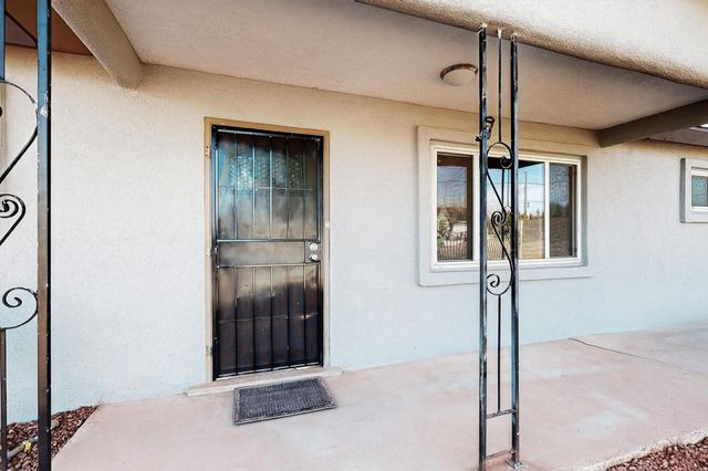 3926 Barcelona Road SW, Albuquerque, NM 87121