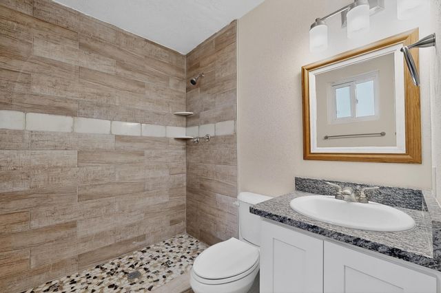 3926 Barcelona Road SW, Albuquerque, NM 87121