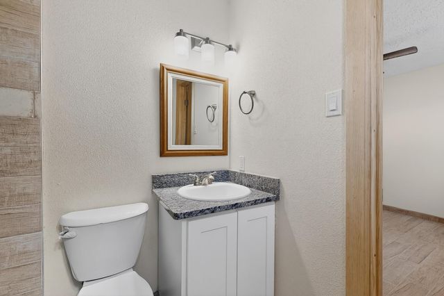 3926 Barcelona Road SW, Albuquerque, NM 87121