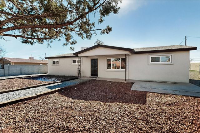3926 Barcelona Road SW, Albuquerque, NM 87121