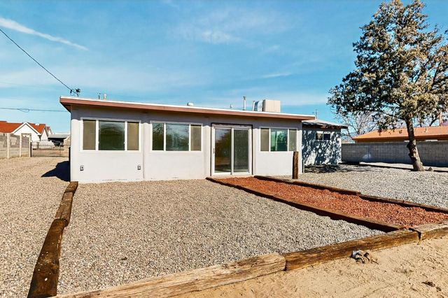 3926 Barcelona Road SW, Albuquerque, NM 87121