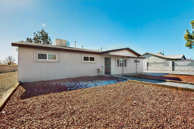 3926 Barcelona Road SW, Albuquerque, NM 87121