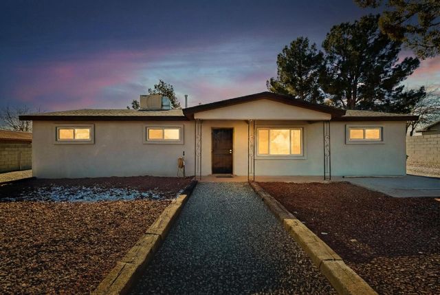 3926 Barcelona Road SW, Albuquerque, NM 87121