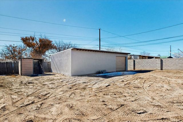 3926 Barcelona Road SW, Albuquerque, NM 87121