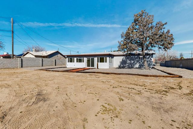 3926 Barcelona Road SW, Albuquerque, NM 87121