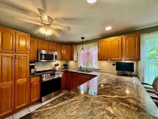 112 Smith St, Attleboro, MA 02703