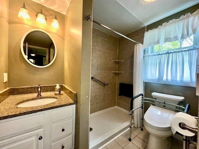 112 Smith St, Attleboro, MA 02703