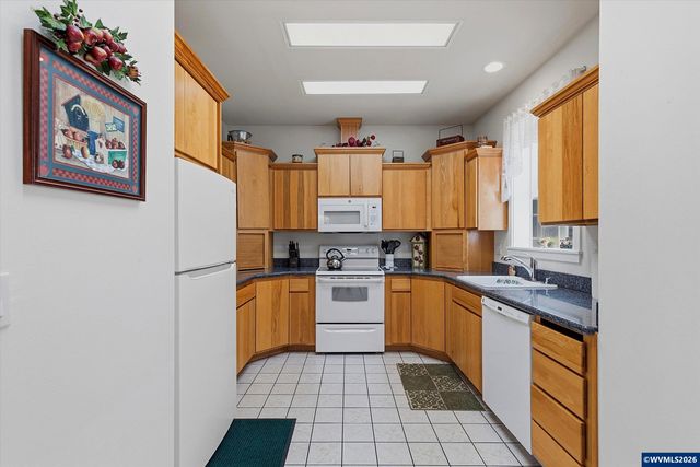 350 Bella Beach Dr, Depoe Bay, OR 97341