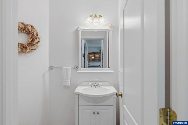 350 Bella Beach Dr, Depoe Bay, OR 97341