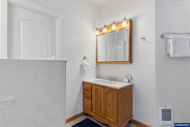 350 Bella Beach Dr, Depoe Bay, OR 97341
