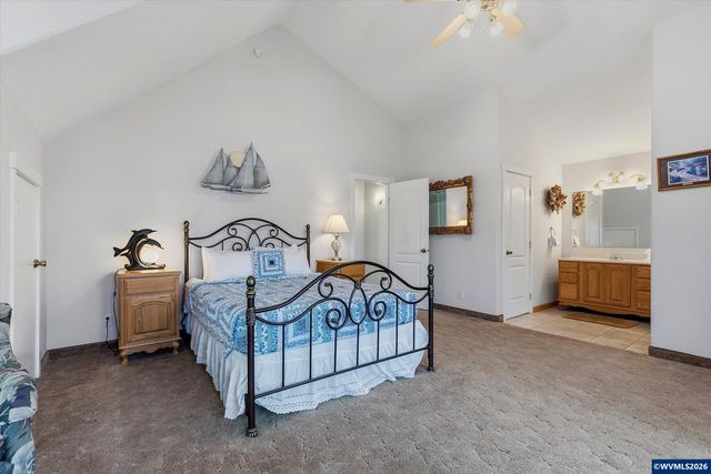 350 Bella Beach Dr, Depoe Bay, OR 97341