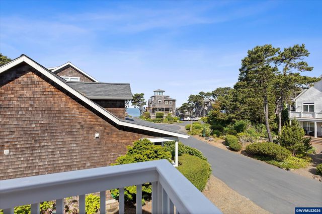 350 Bella Beach Dr, Depoe Bay, OR 97341