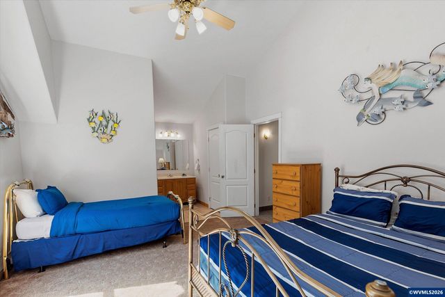 350 Bella Beach Dr, Depoe Bay, OR 97341